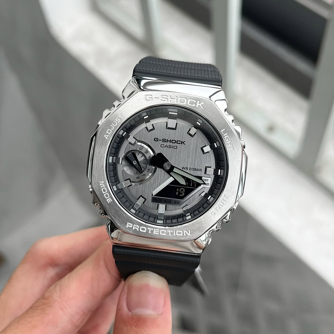 G-Shock GM2100B