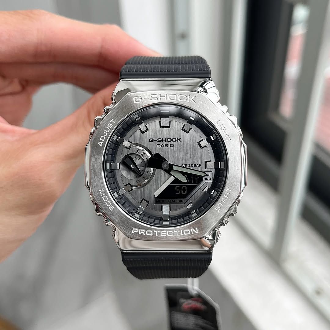 G-Shock GM2100B